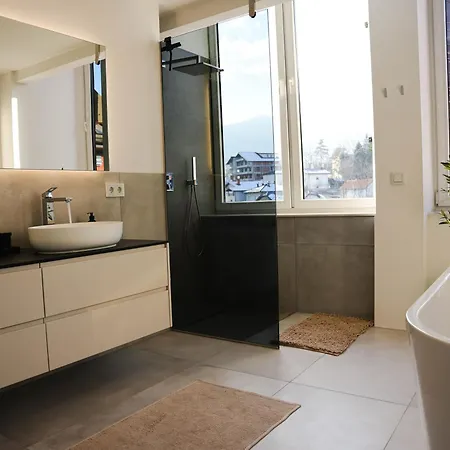 Penthouse Roya *